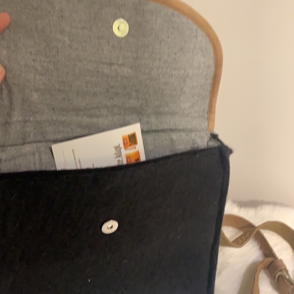 Felt Bag with leather trim - Picture 3 of 5